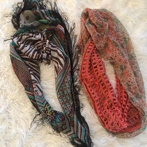💰2 scarves from The Buckle